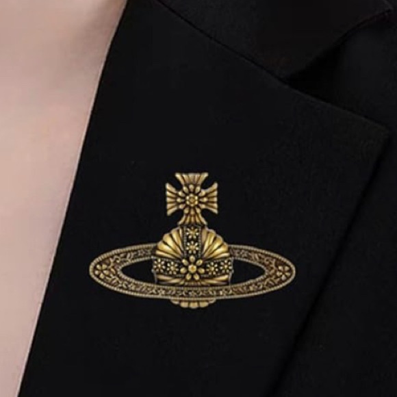 Beautiful antiqued Vivienne Westwood Vibrant Gold tone Saturn Bag Logo Brooch - Picture 2 of 3